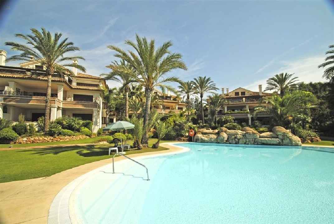 Luxus-Wohnung in Los Monteros R2515976 