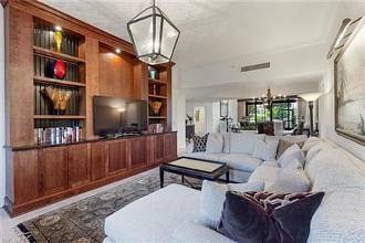 Thumbnail von 6597 NICHOLAS Boulevard 206