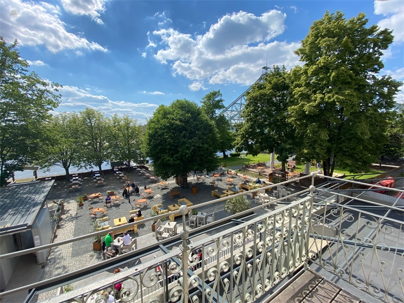 Thumbnail von Luxuriöse und moderne Maisonettewohnung an der Elbe in Loschwitz