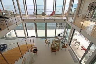 Thumbnail von Beeindruckende Villa im modernen Stil direkt am Meer