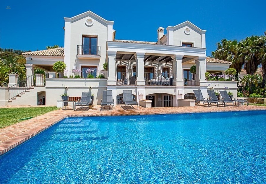 Luxus-Villa in Altos de Los Monteros R2338142