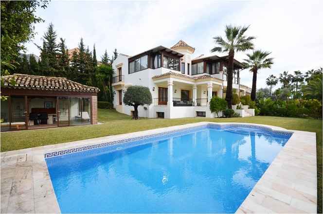 Luxus-Villa in Sierra Blanca R2824418