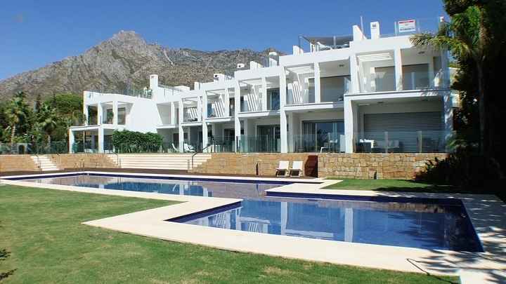 Luxus-Haus in Sierra Blanca R2556071