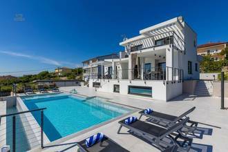 Thumbnail von Moderne Neubau-Villa mit Infinity-Pool und Panorama-Meerblick, Region Crikvenica