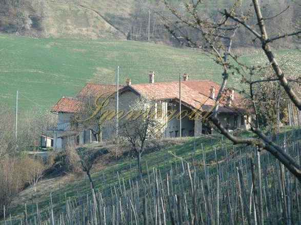 Betriebsfertiger Agriturismo mit eigenem Weinberg, in touristisch hochinteressanter Weingegend.