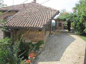 Thumbnail von Residieren im alten Herrenhaus der Grafen Roero… Bei Alba – Roero, ein besonderes Anwesen sucht einen neuen Besitzer.