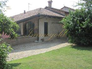 Thumbnail von Residieren im alten Herrenhaus der Grafen Roero… Bei Alba – Roero, ein besonderes Anwesen sucht einen neuen Besitzer.