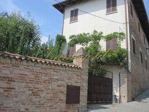 Thumbnail von Residieren im alten Herrenhaus der Grafen Roero… Bei Alba – Roero, ein besonderes Anwesen sucht einen neuen Besitzer.