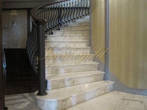 Thumbnail von Elegante, herrschaftliche Villa im residentiellen, repräsentativen Teil der Ortschaft.