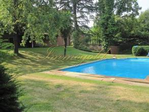 Thumbnail von Elegante, herrschaftliche Villa im residentiellen, repräsentativen Teil der Ortschaft.