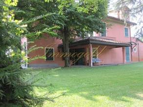 Thumbnail von Elegante, herrschaftliche Villa im residentiellen, repräsentativen Teil der Ortschaft.