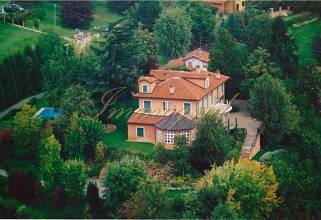 Thumbnail von Elegante, herrschaftliche Villa im residentiellen, repräsentativen Teil der Ortschaft.