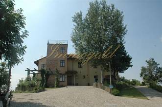 Thumbnail von Exclusieve restaurantvilla met vier individueel ingerichte gastenkamers.