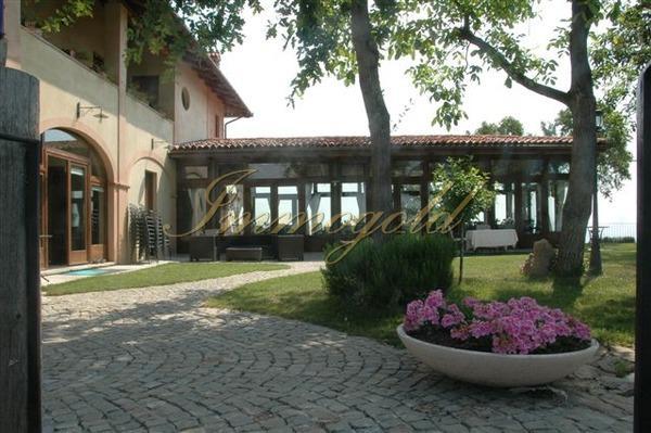 Exklusive Restaurant-Villa mit vier individuell ausgestatteten Gästezimmern.