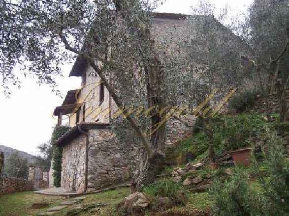 Komplett neu renoviertes Natursteinhaus in absoluter Spitzen-Panoramalage.