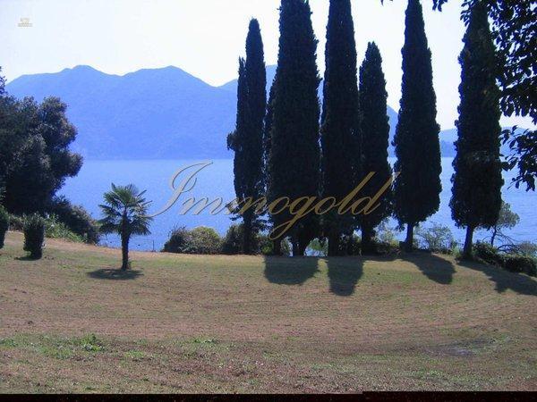 Thumbnail von Einen grandiosen Seeblick und ein riesiges Areal zeichnen dieses Anwesen aus.