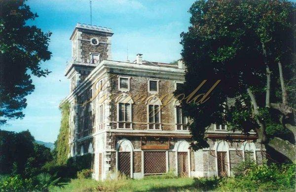 Thumbnail von Einen grandiosen Seeblick und ein riesiges Areal zeichnen dieses Anwesen aus.