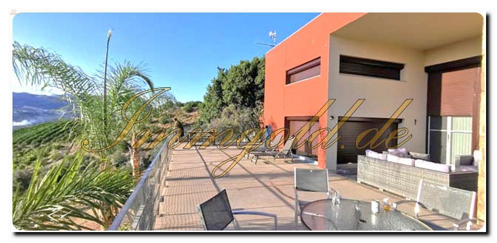 Licht durchflutete Finca mit Gästehaus, Pool, Pferdestall und Reitplatz