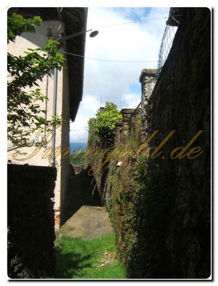 Thumbnail von Landhaus-Villa mit historischen Merkmalen im Herzen des Naturparks von Monte Fenera.