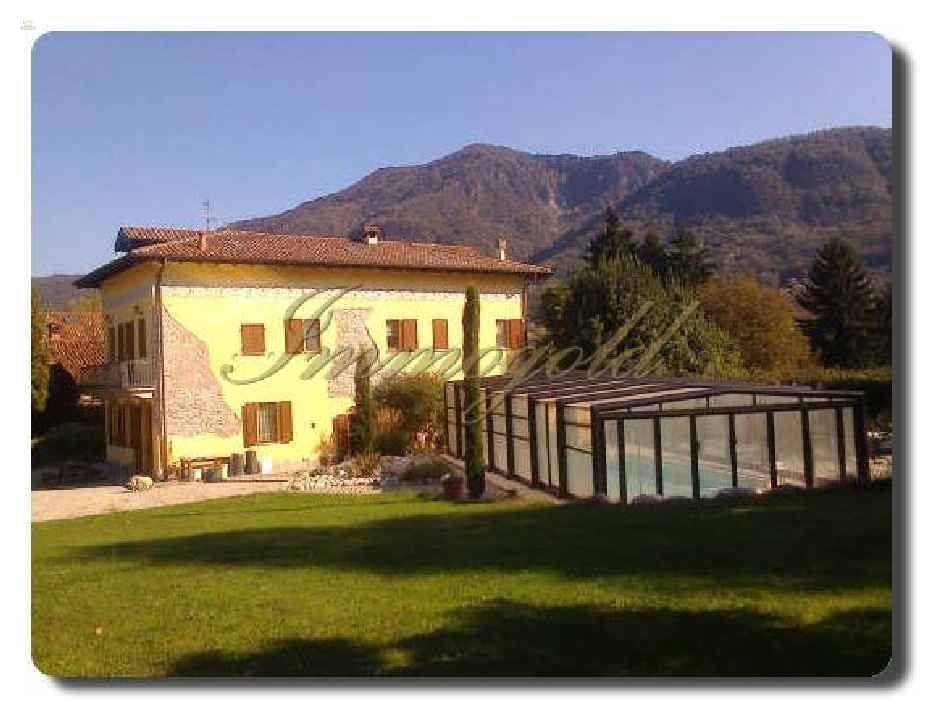 Immogold IMI 1225 Villa mit Pool und großem Grundstück