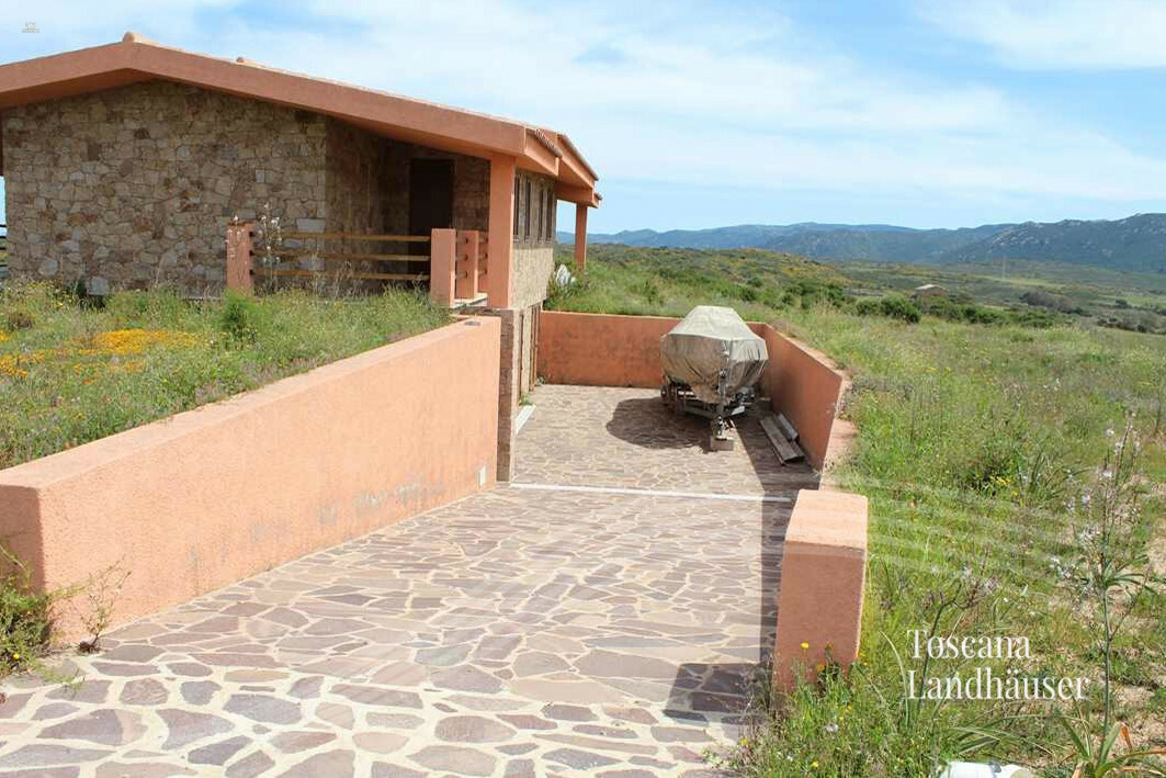 Thumbnail von Neubau mit Meerblick und 3 ha großem Grundstück