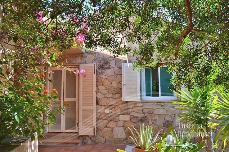 Thumbnail von Villa mit rosabeta Granit in Panoramalage nur ca. 3 km vom Meer entfernt