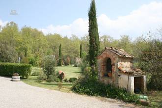 Thumbnail von Reiterhof mit vollrenoviertem Natursteinanwesen im Chianti mit 15 ha Land