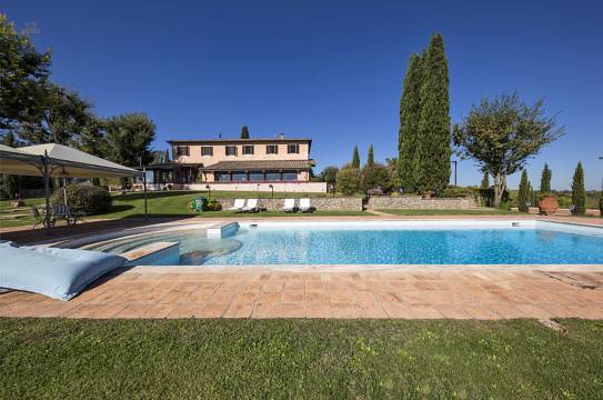 wunderschöne Villa mit atemberaubenden Blick auf Siena