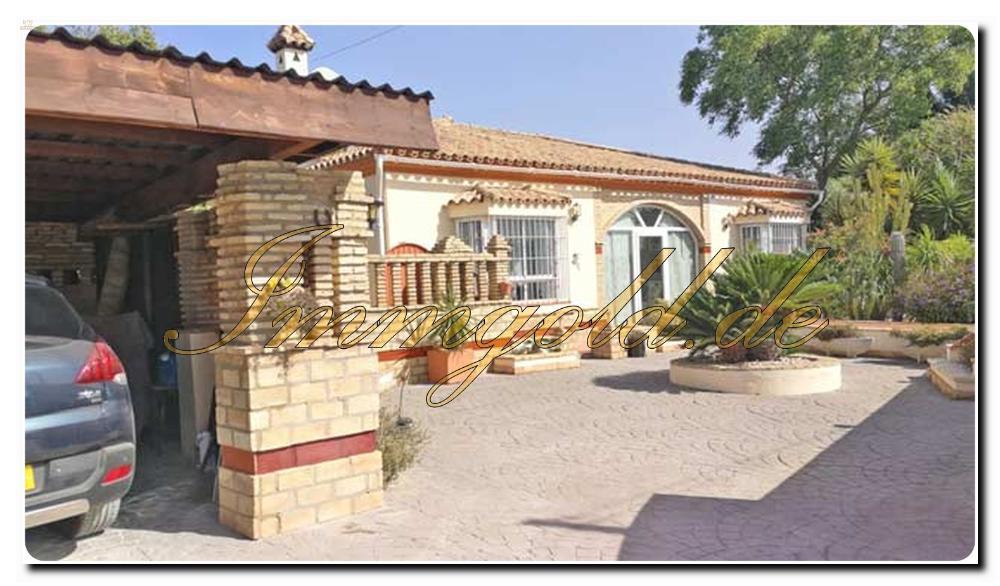 Immogold Haus mit Pool und schönem Grundstück