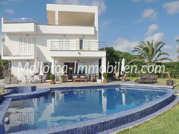 VILLA IM MODERNEN STIL AM MEER IN AUSSERGEWÖHNLICHER LAGE