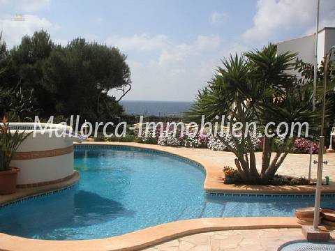 EXKLUSIVE VILLA MIT MEERBLICK