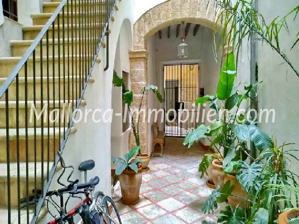 NEU RENOVIERTES 4 SCHLAFZIMMER APPARTEMENT NÄHE DER KATHEDRALE