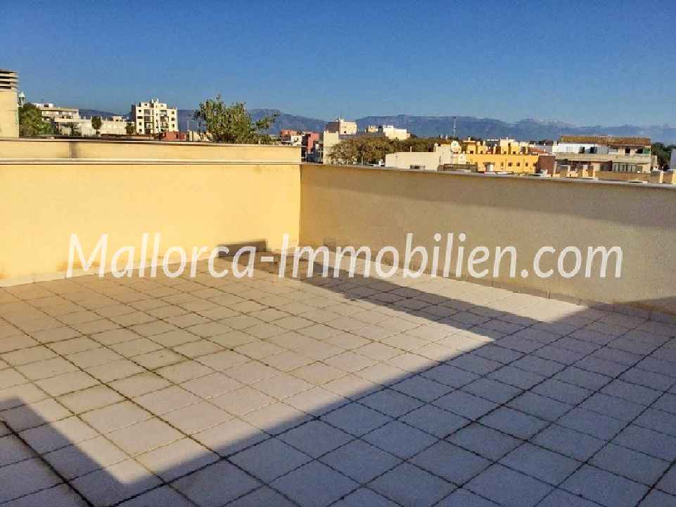 WOHNUNG AUF ZWEI ETAGEN MIT BLICK ZUM MEER