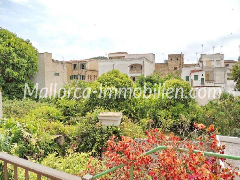 WOHNUNG MIT AUFZUG UND GROSSER TERRASSE