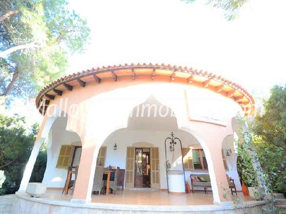 TRAUM-FINCA UMGEBEN VON EINER WUNDERSCHÖNEN PARKANLAGE