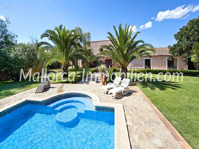 EXCLUSIVES FINCAANWESEN MIT WUNDERSCHÖNEM GARTEN