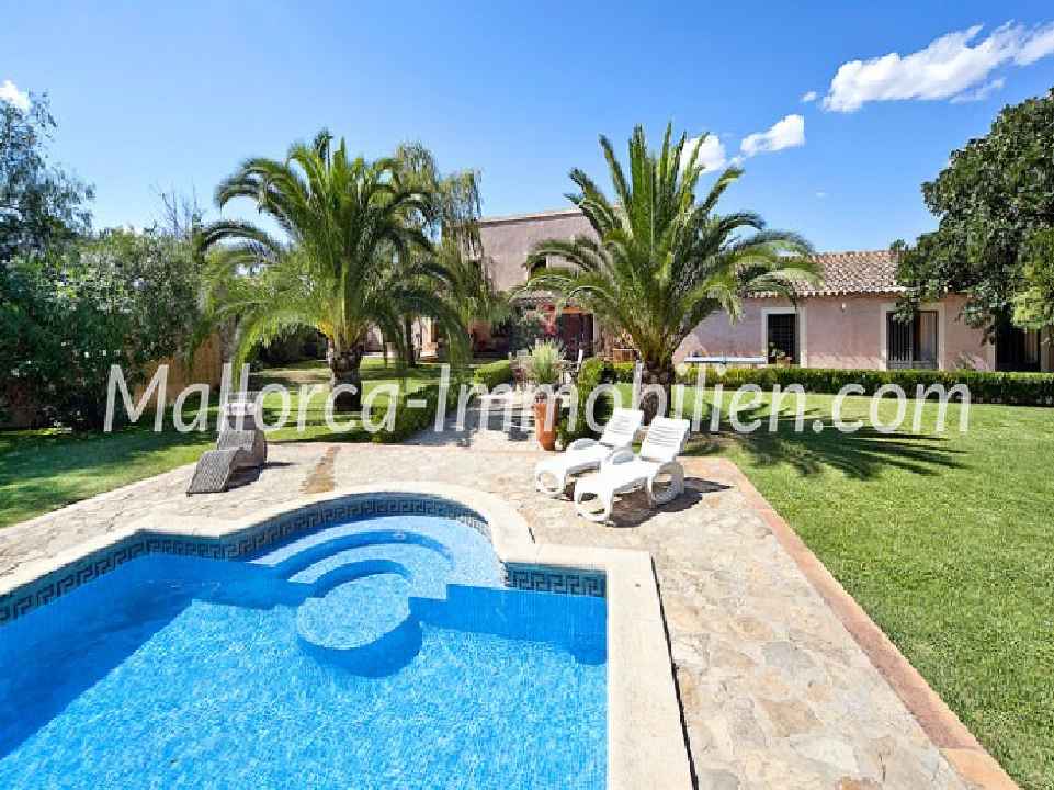 EXCLUSIVES FINCAANWESEN MIT WUNDERSCHÖNEM GARTEN