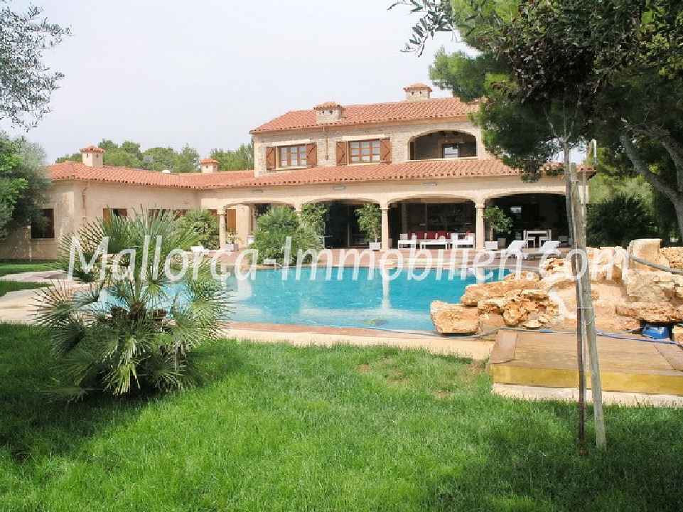 ZAUBERHAFTES FINCAANWESEN MIT EIGENEM KLEINEN SEE UND POOL