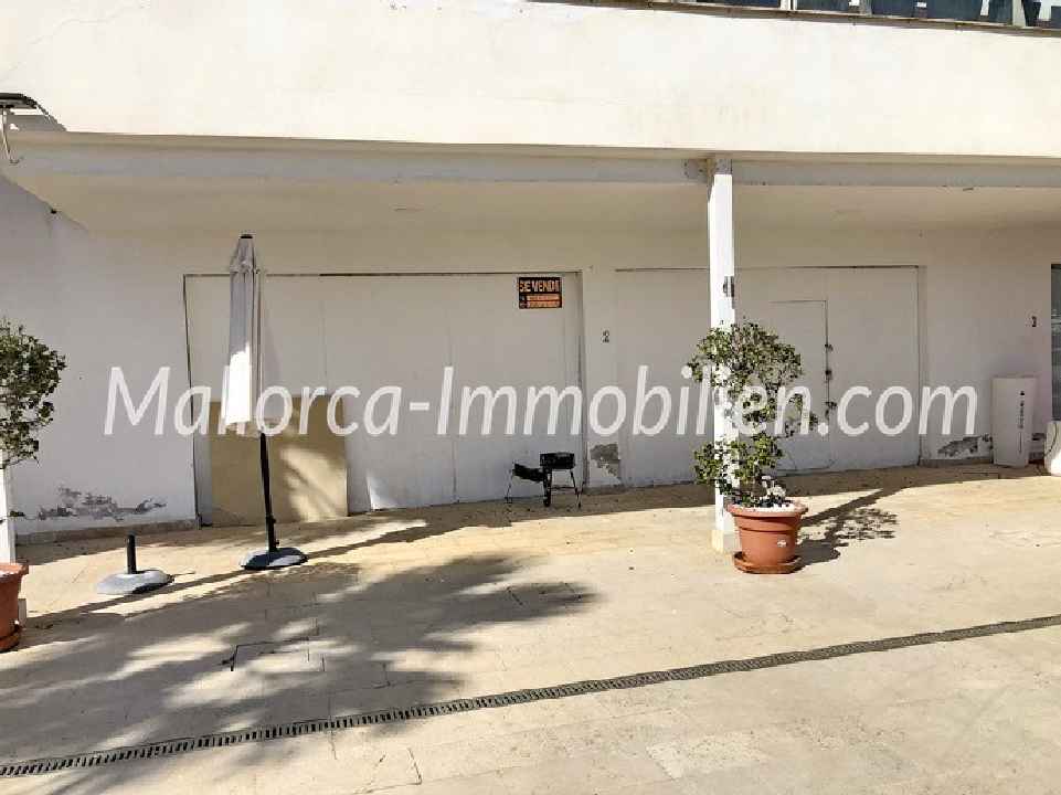 LADENLOKAL IM HAFEN VON CALA D'OR MIT MEERBLICK