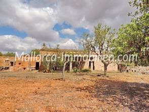 EINMALIGES GRUNDSTÜCK MIT ROMANTISCH GELEGENER FINCA ZUM RENOVIEREN