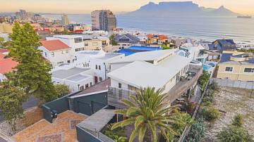Traumhafter Blick auf Kapstadt und den Tafelberg 