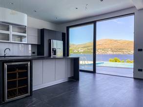 Thumbnail von Moderne Luxusvilla mit Swimmingpool direkt am Meer, Insel Ciovo