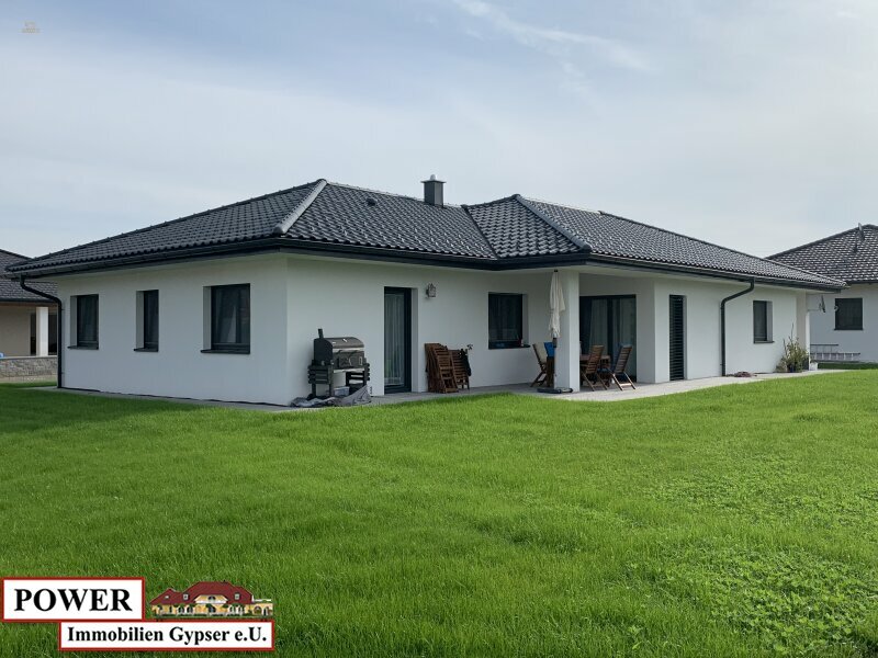 Thumbnail von PI BAU buduje dla Ciebie stylowy, masywny bungalow w krótkim czasie budowy!