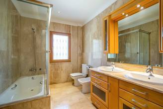 Thumbnail von Villa For Sale in Calahonda, Málaga