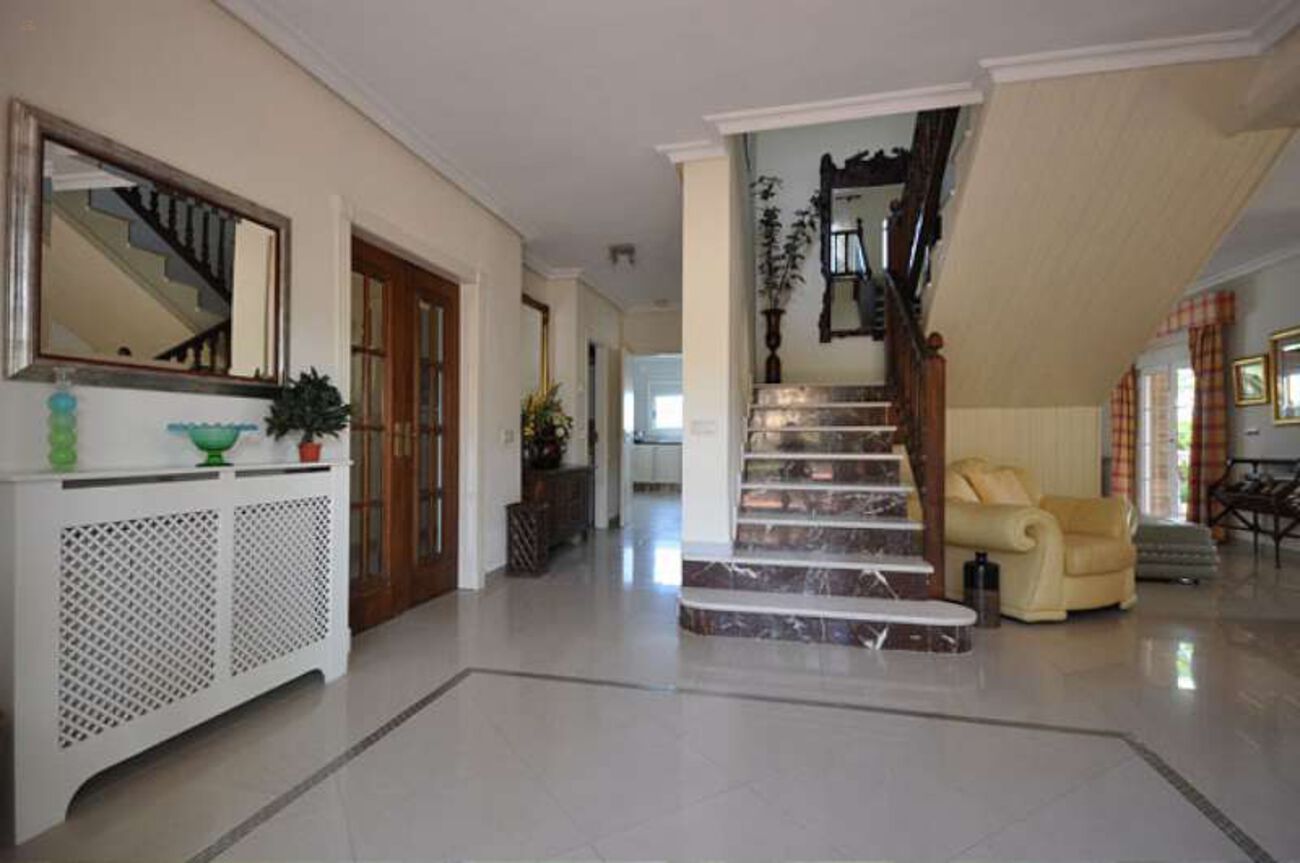 Villa For Sale in Villamartin, Alicante