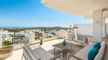 Apartment For Sale in Central Nueva Andalucia, Málaga