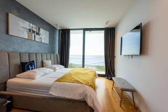 Thumbnail von Luxuriöse Villa im modernen Stil mit Panorama-Meerblick