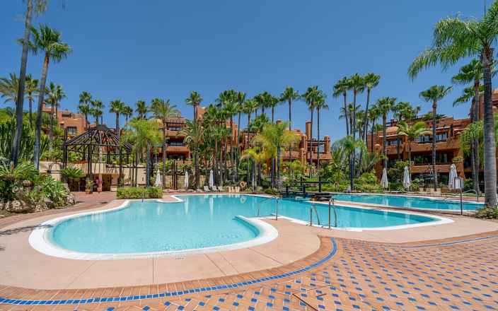 Apartment For Sale im Marbella, Málaga 