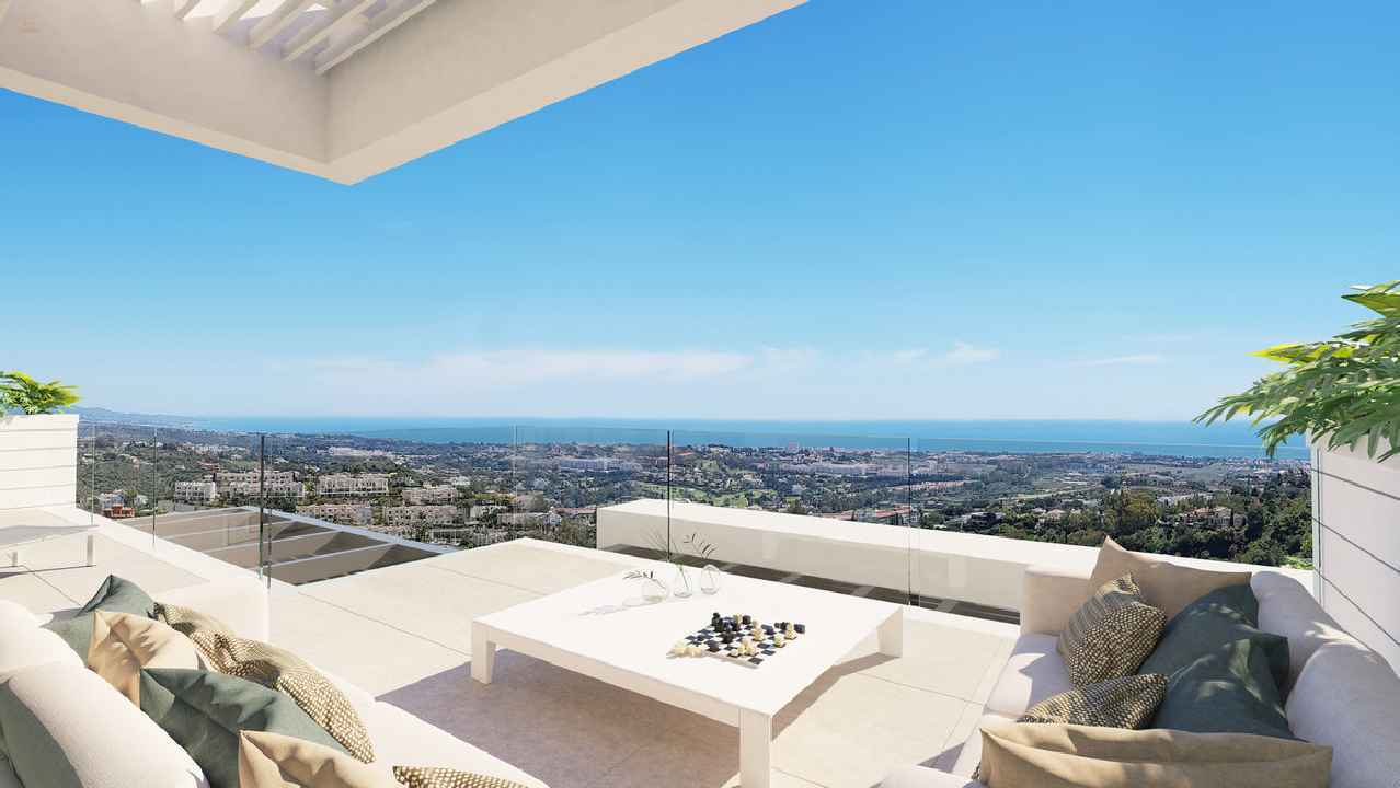 Apartment For Sale in Benahavis, Málaga