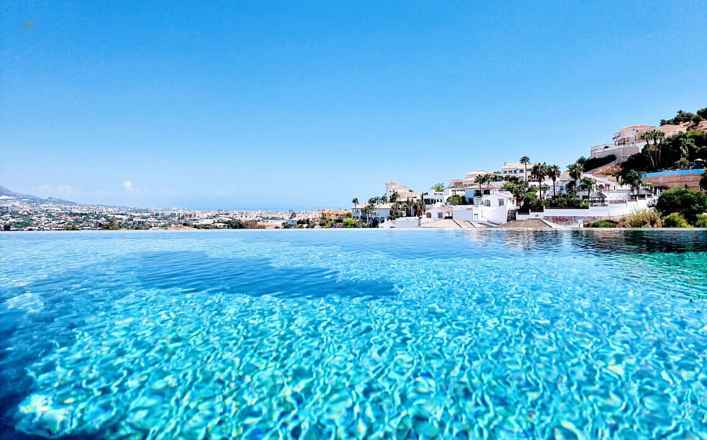 Villa For Sale in Cerros del Aguila, Málaga